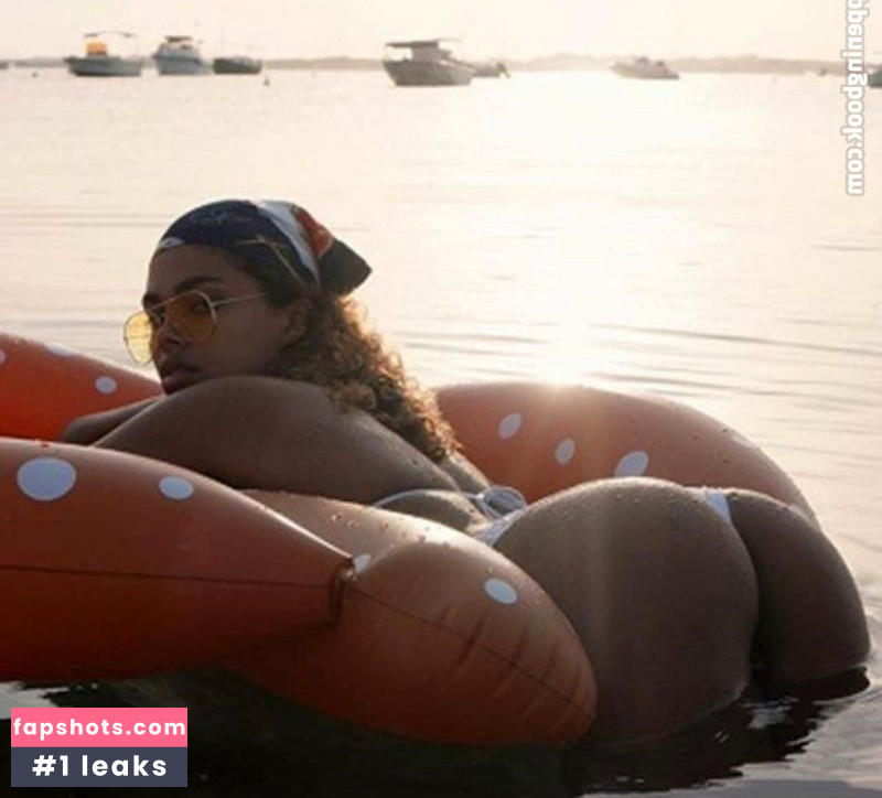 Tina Kunakey gallery photo #241