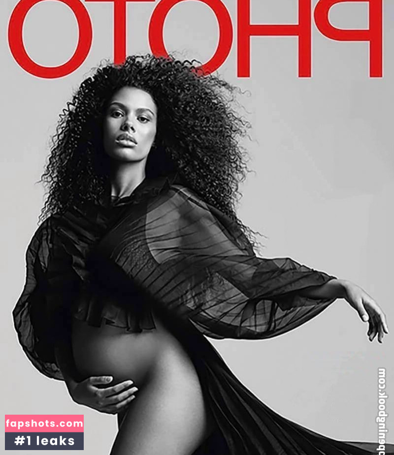 Tina Kunakey gallery photo #248