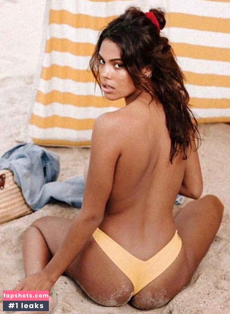 Tina Kunakey gallery photo #258