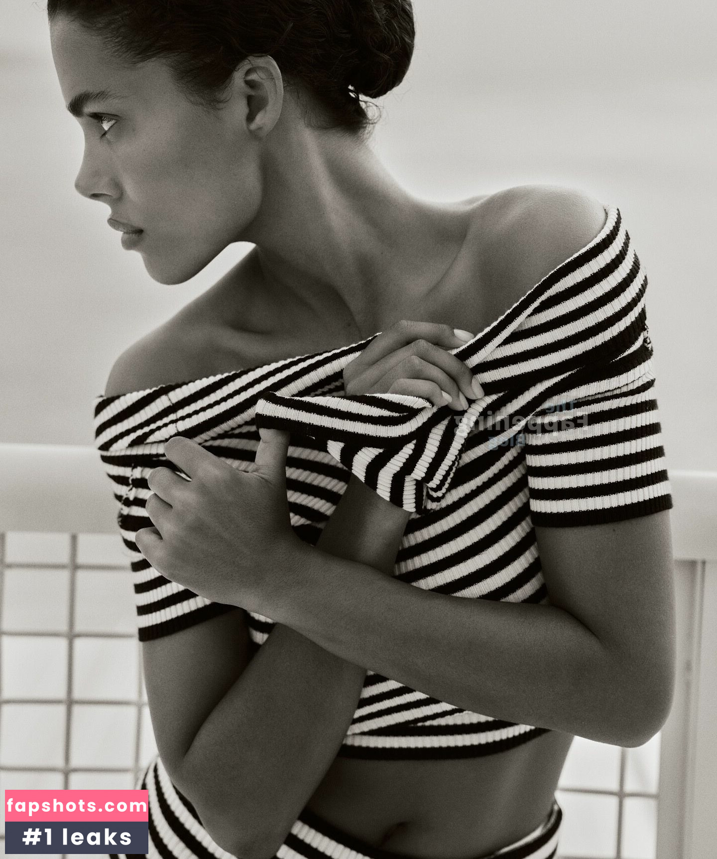 Tina Kunakey gallery photo #28