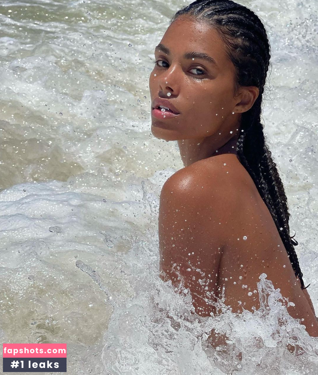 Tina Kunakey gallery photo #278