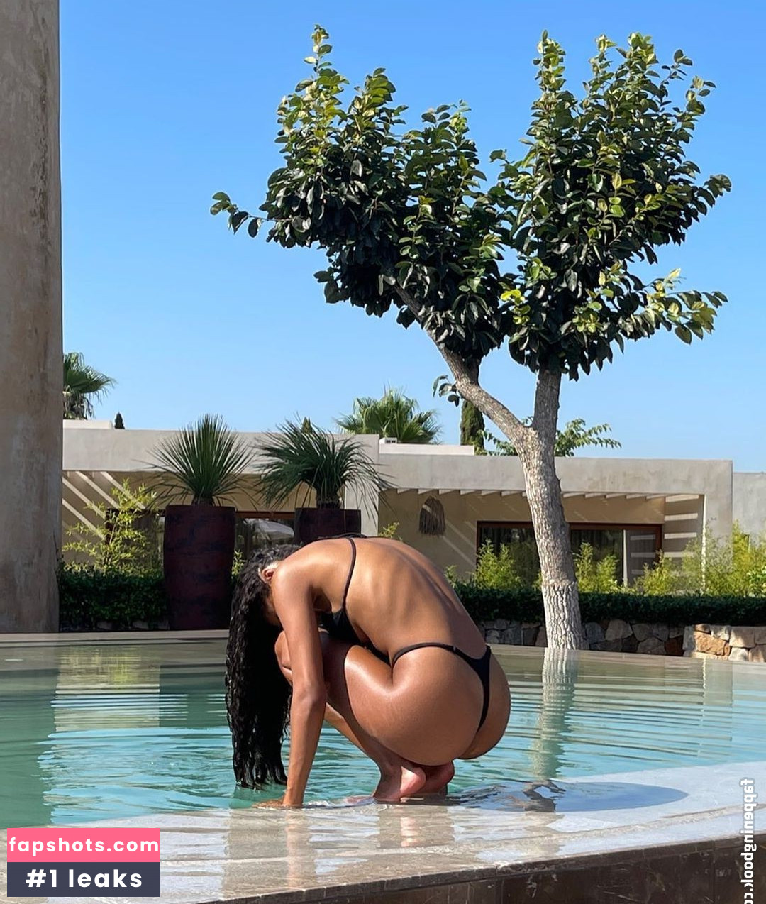 Tina Kunakey gallery photo #284