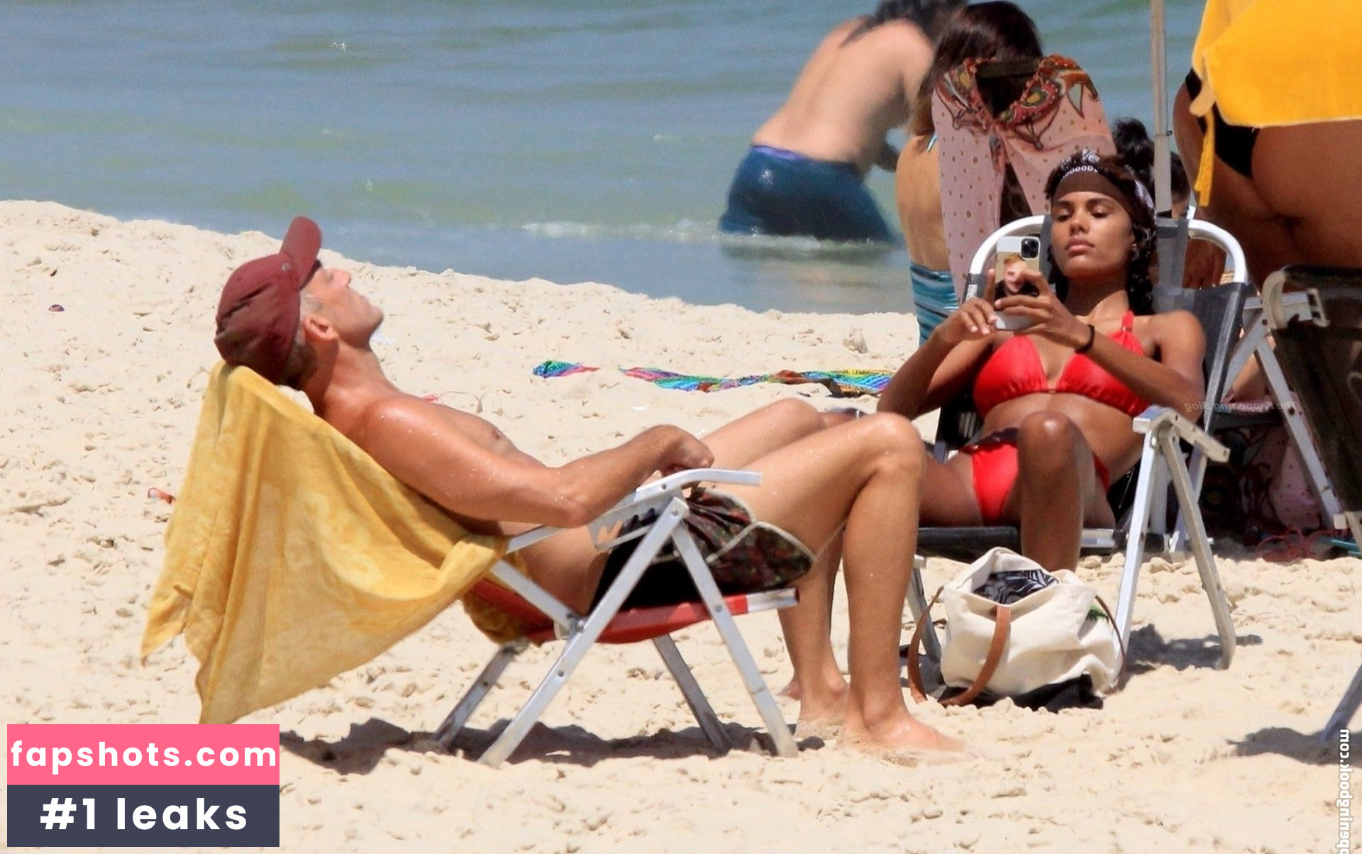 Tina Kunakey gallery photo #320