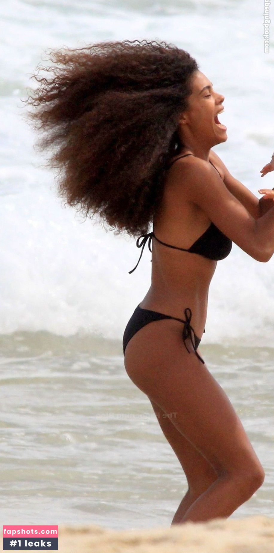 Tina Kunakey gallery photo #403