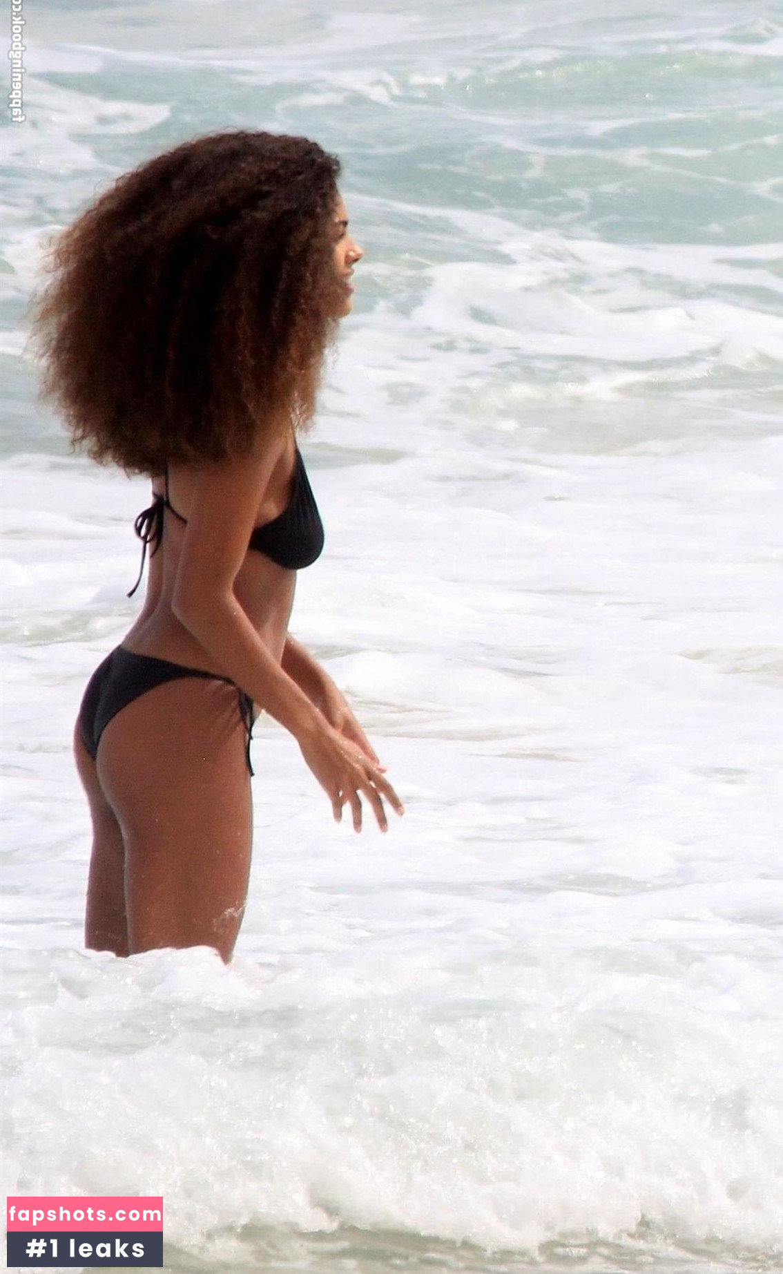 Tina Kunakey gallery photo #416