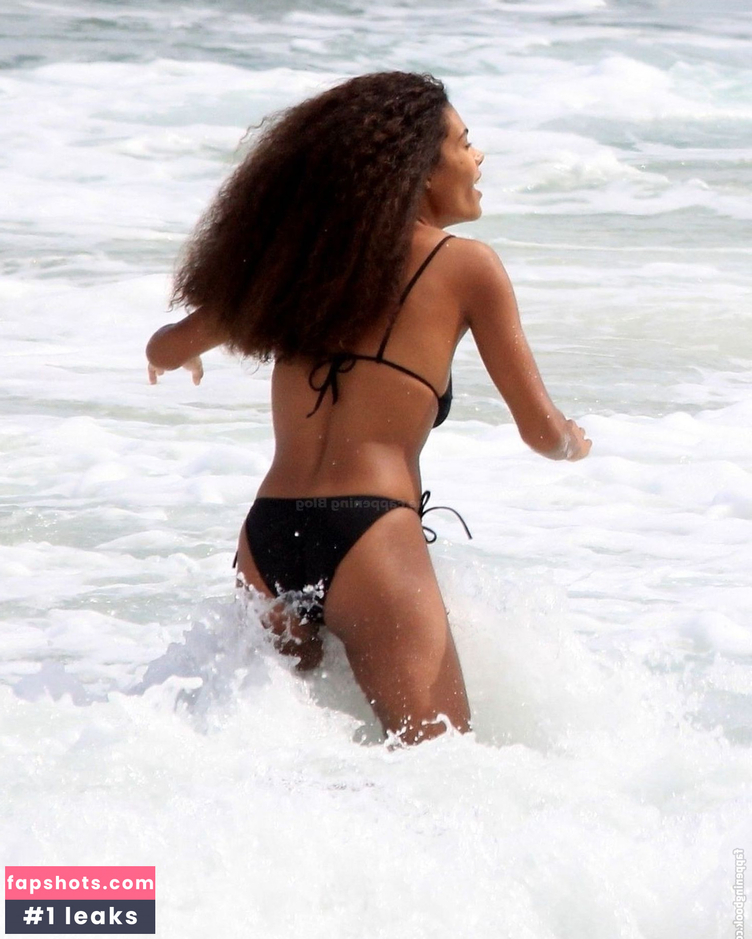 Tina Kunakey gallery photo #417