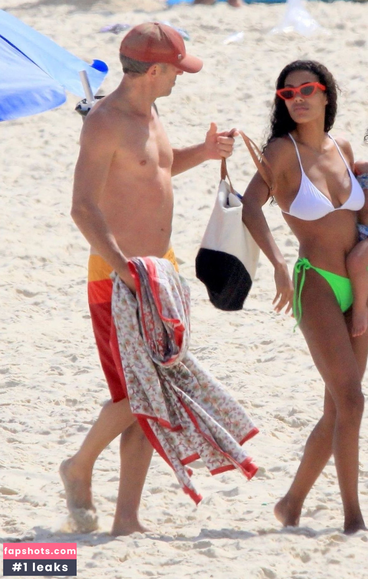 Tina Kunakey gallery photo #421