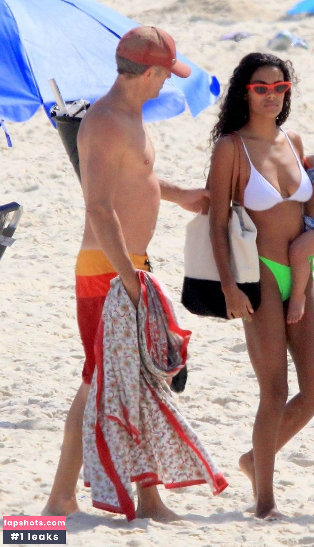 Tina Kunakey gallery photo #423