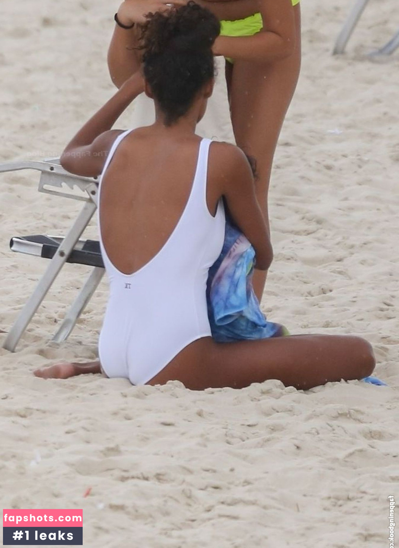 Tina Kunakey gallery photo #440