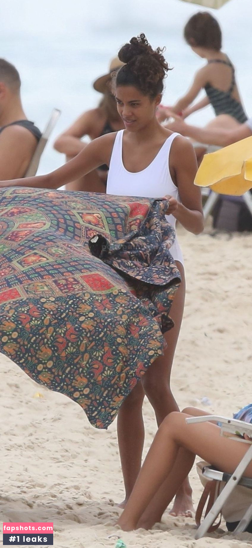 Tina Kunakey gallery photo #443