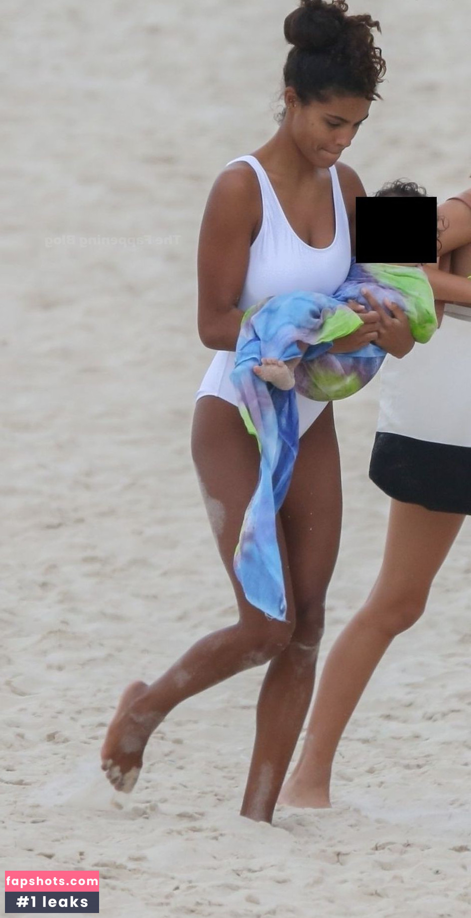 Tina Kunakey gallery photo #447