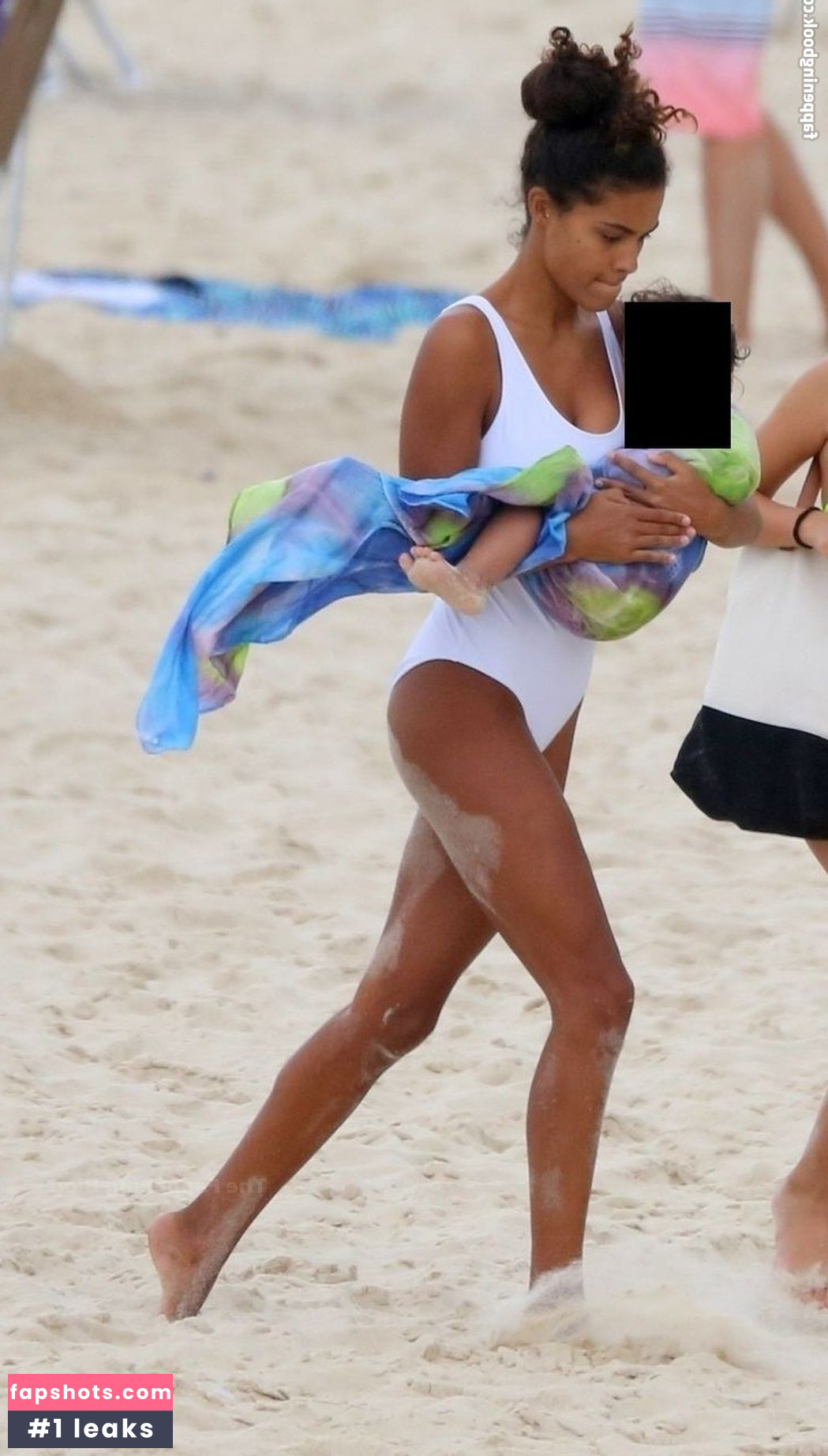 Tina Kunakey gallery photo #449