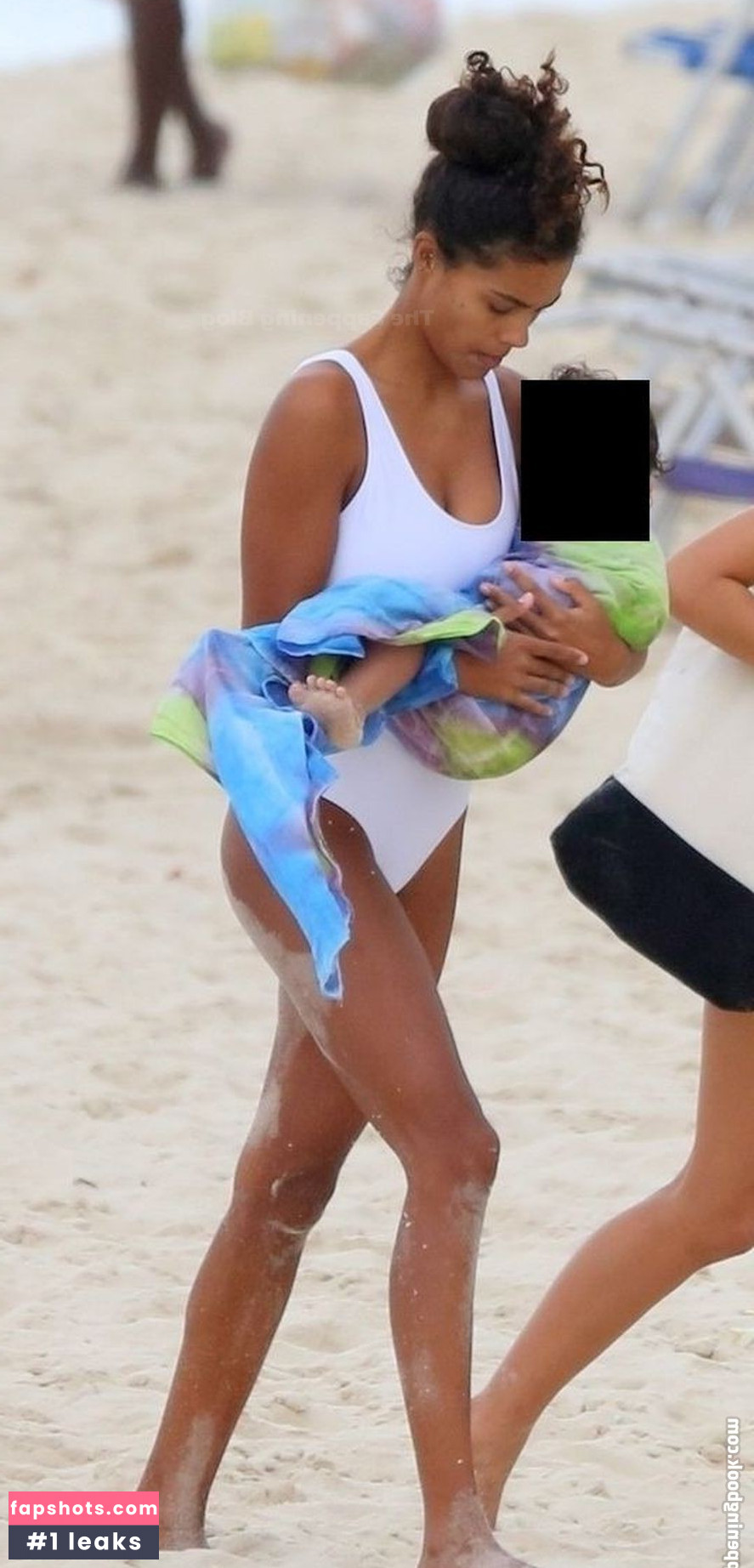 Tina Kunakey gallery photo #450