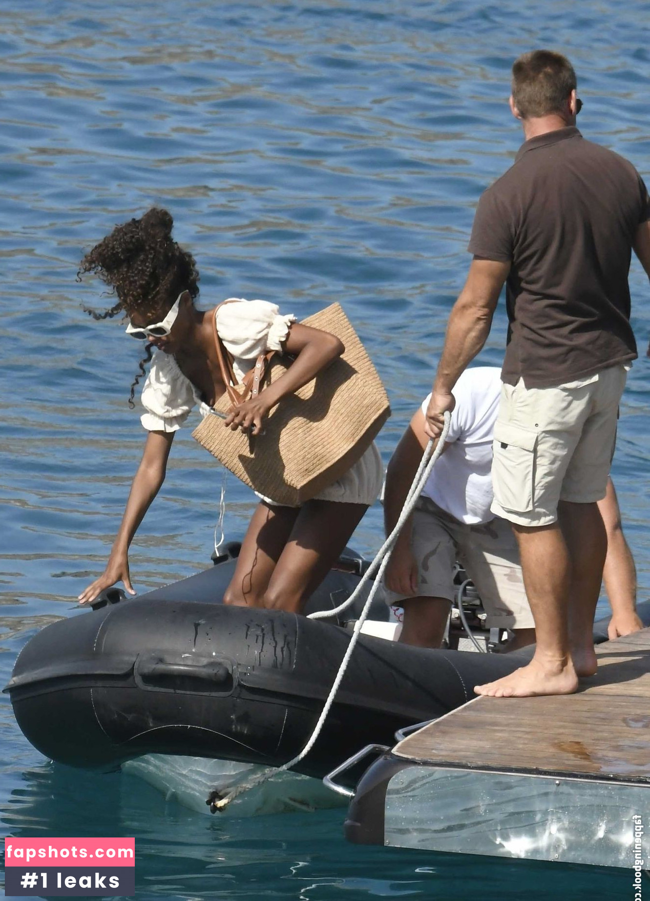 Tina Kunakey gallery photo #463