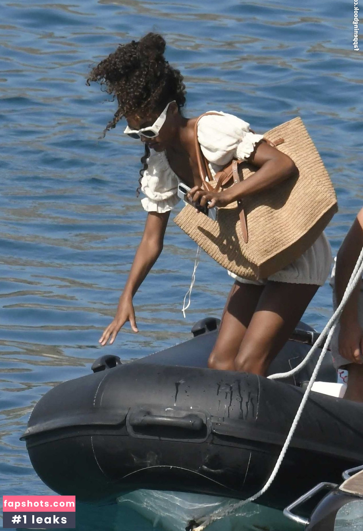 Tina Kunakey gallery photo #464