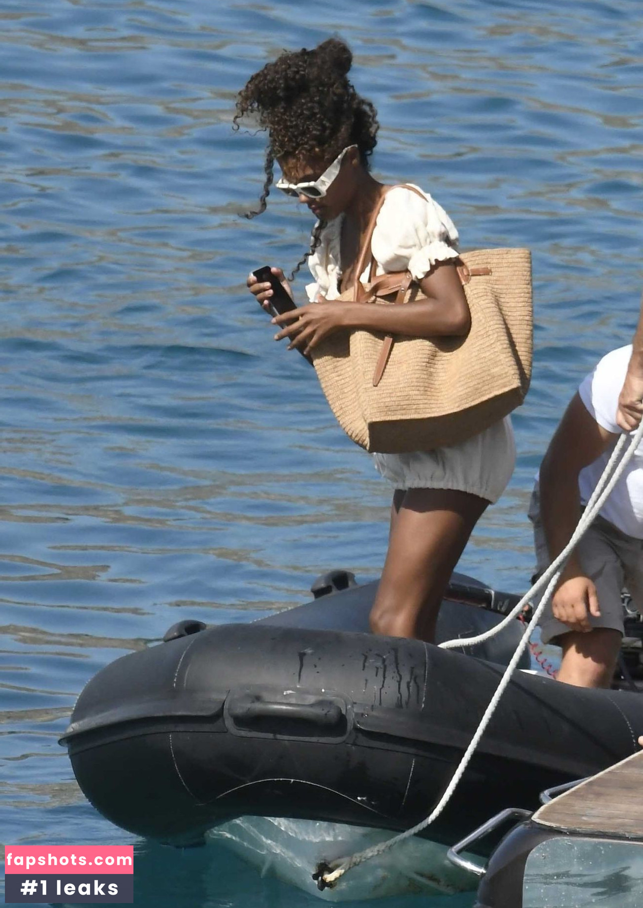 Tina Kunakey gallery photo #465