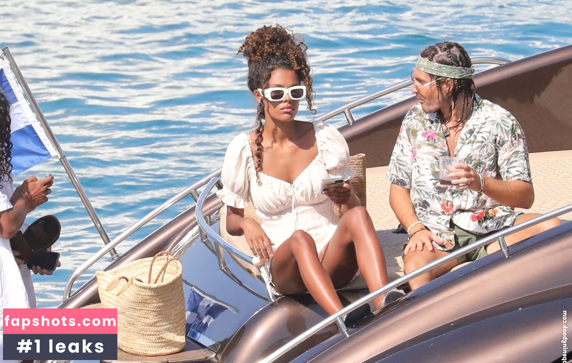 Tina Kunakey gallery photo #466