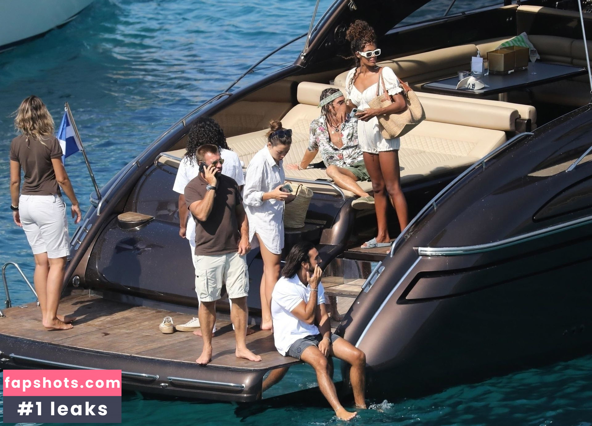 Tina Kunakey gallery photo #468