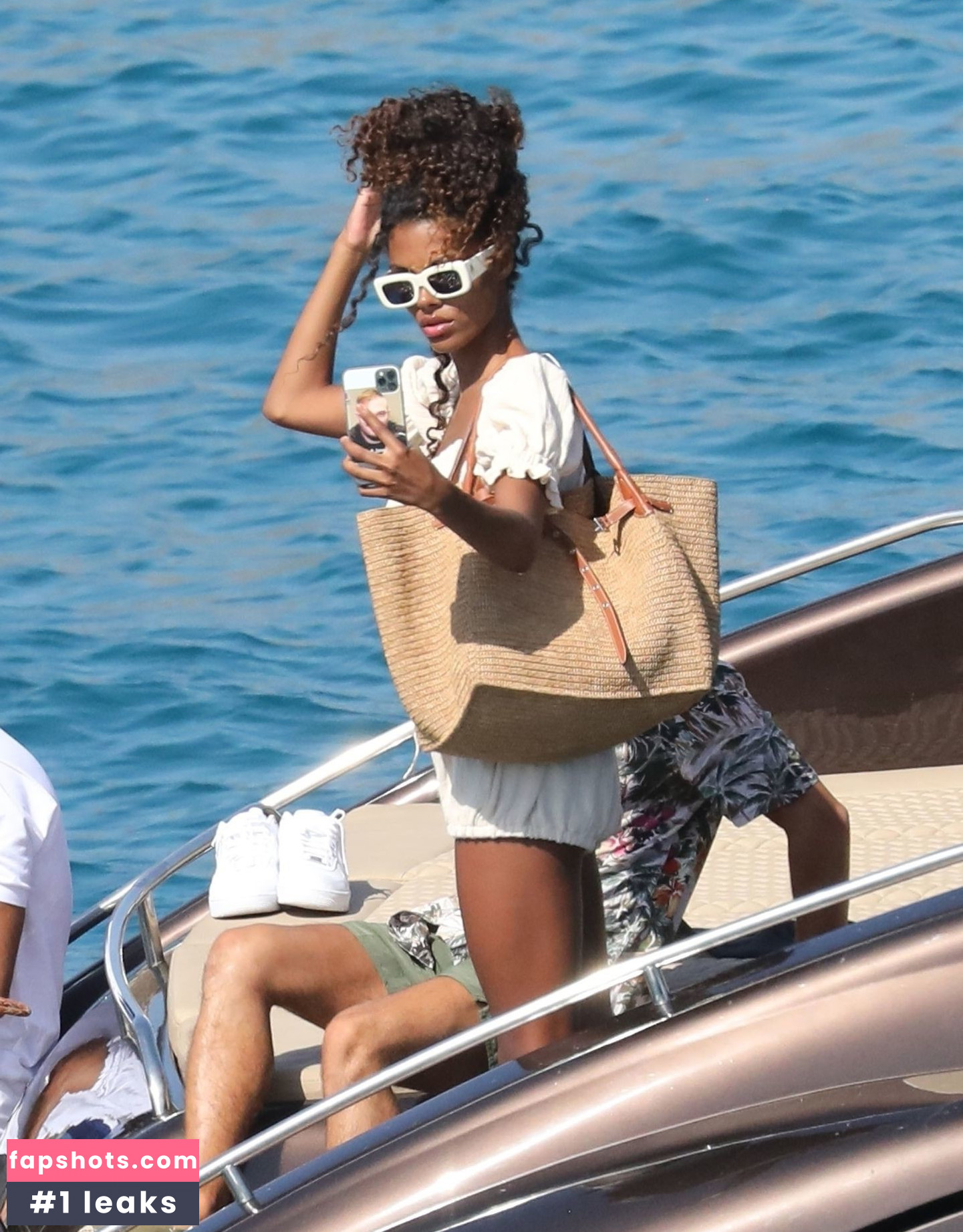 Tina Kunakey gallery photo #470