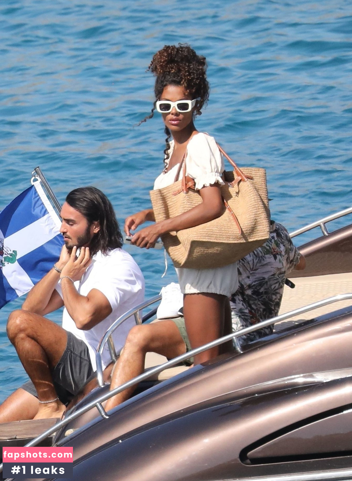 Tina Kunakey gallery photo #471