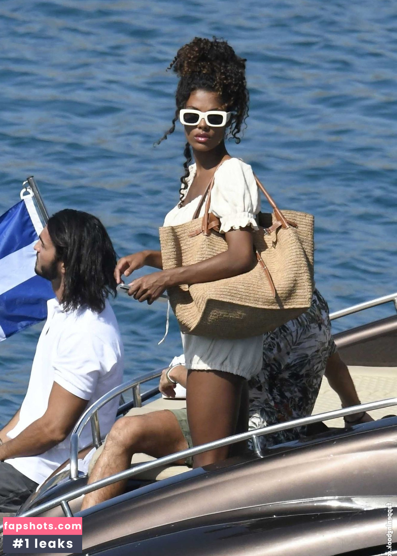 Tina Kunakey gallery photo #475