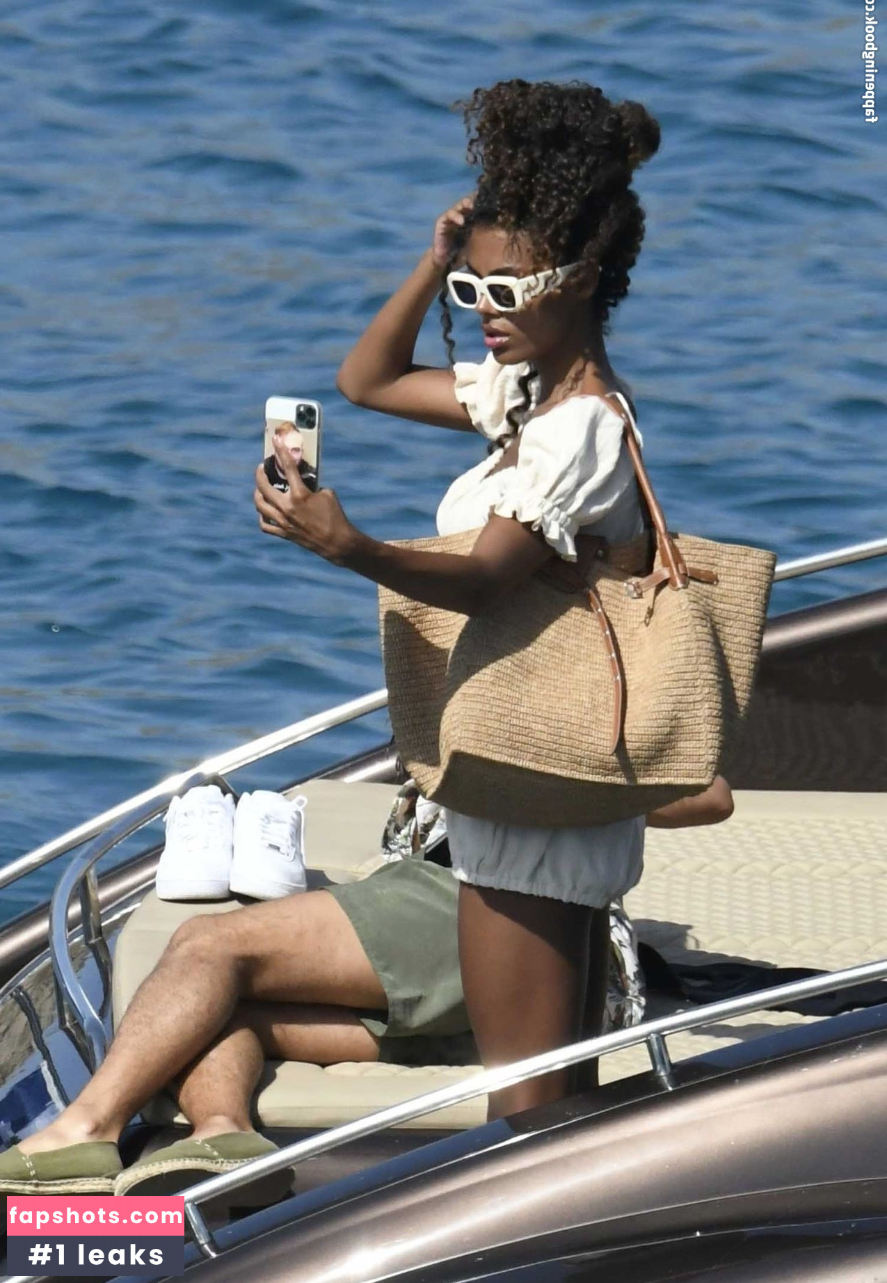 Tina Kunakey gallery photo #479