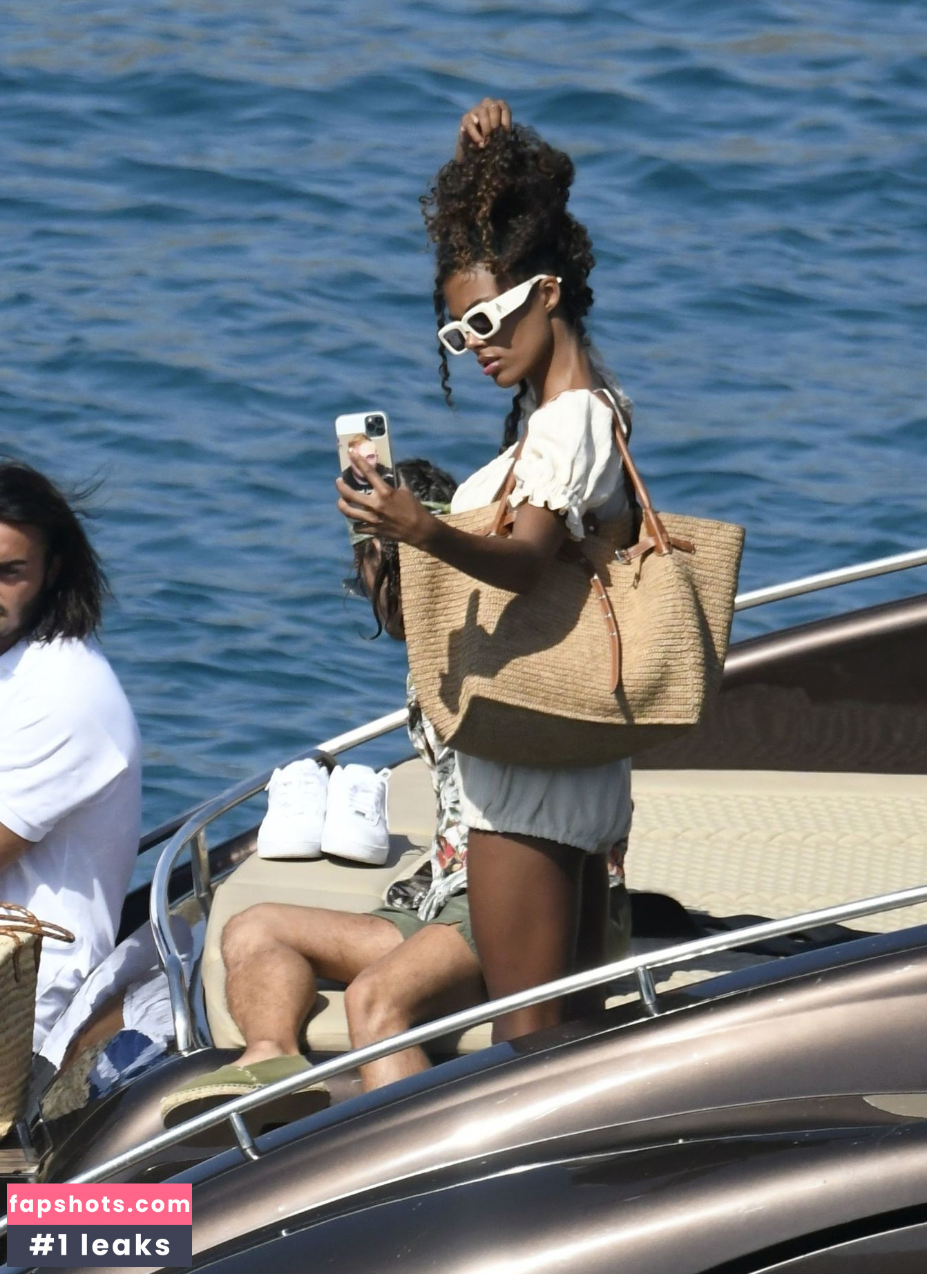 Tina Kunakey gallery photo #480