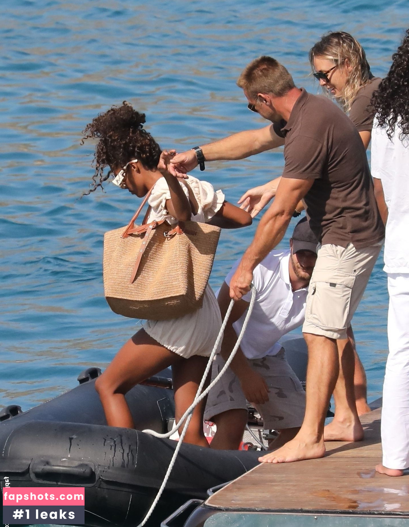 Tina Kunakey gallery photo #483