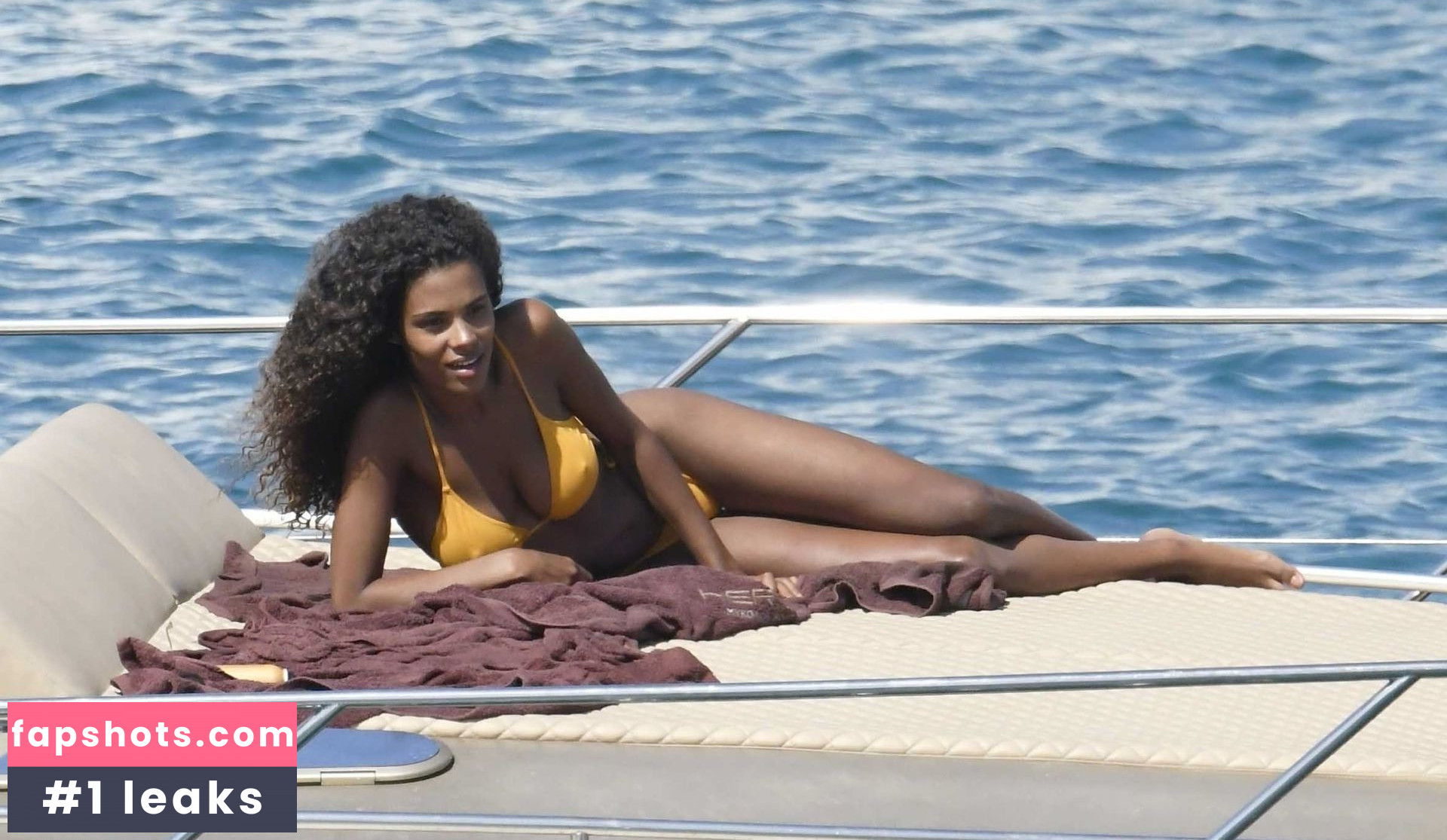 Tina Kunakey gallery photo #490