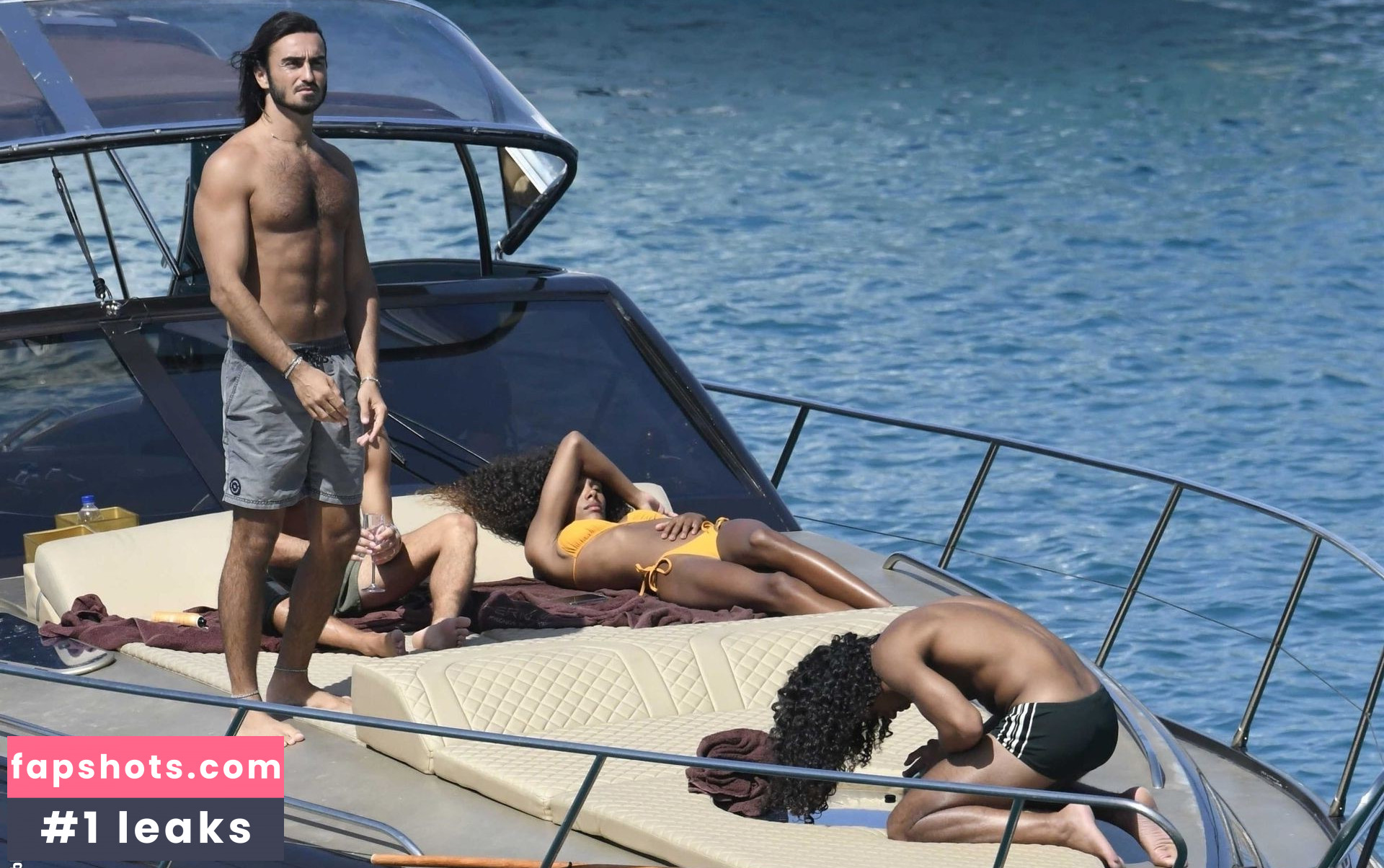 Tina Kunakey gallery photo #493