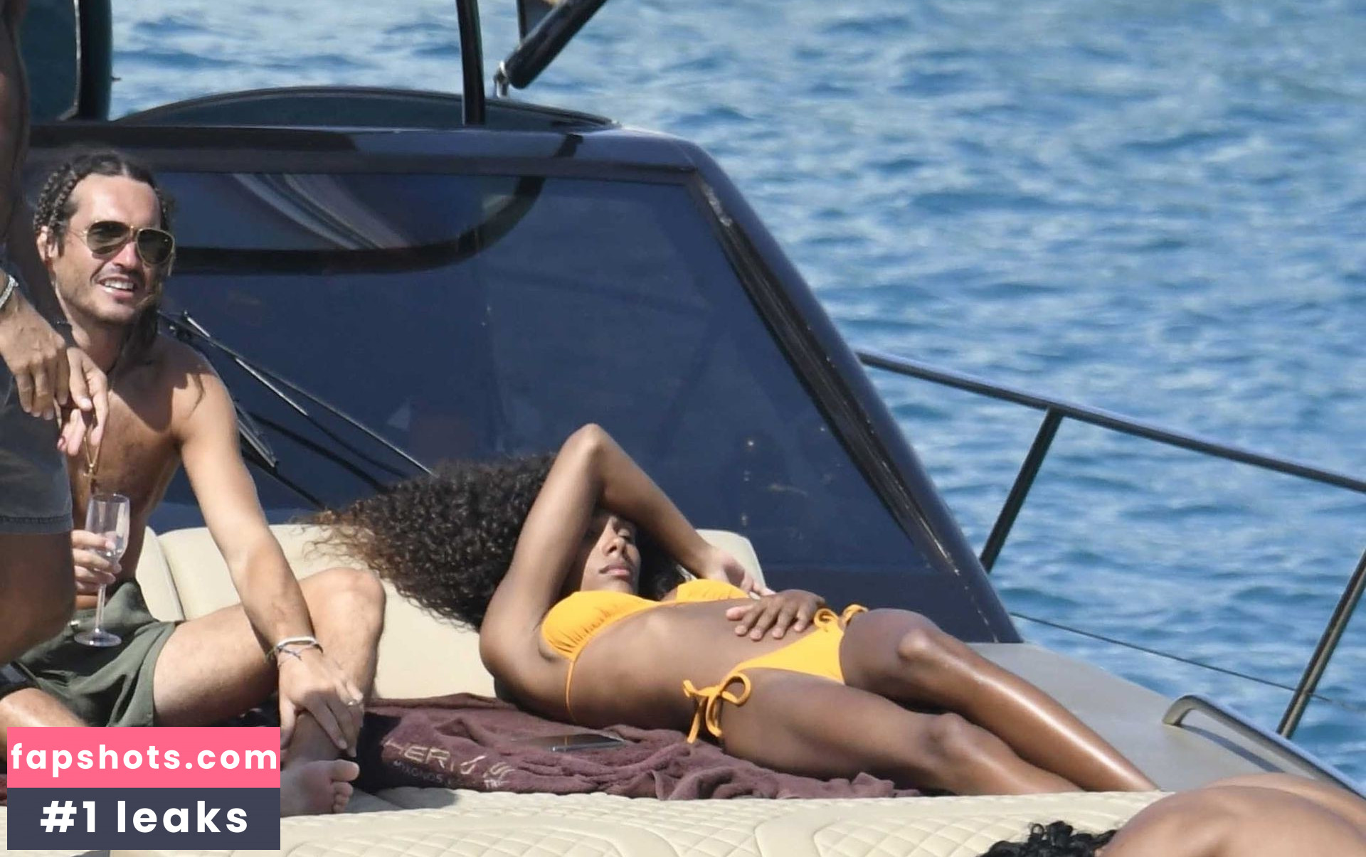 Tina Kunakey gallery photo #494