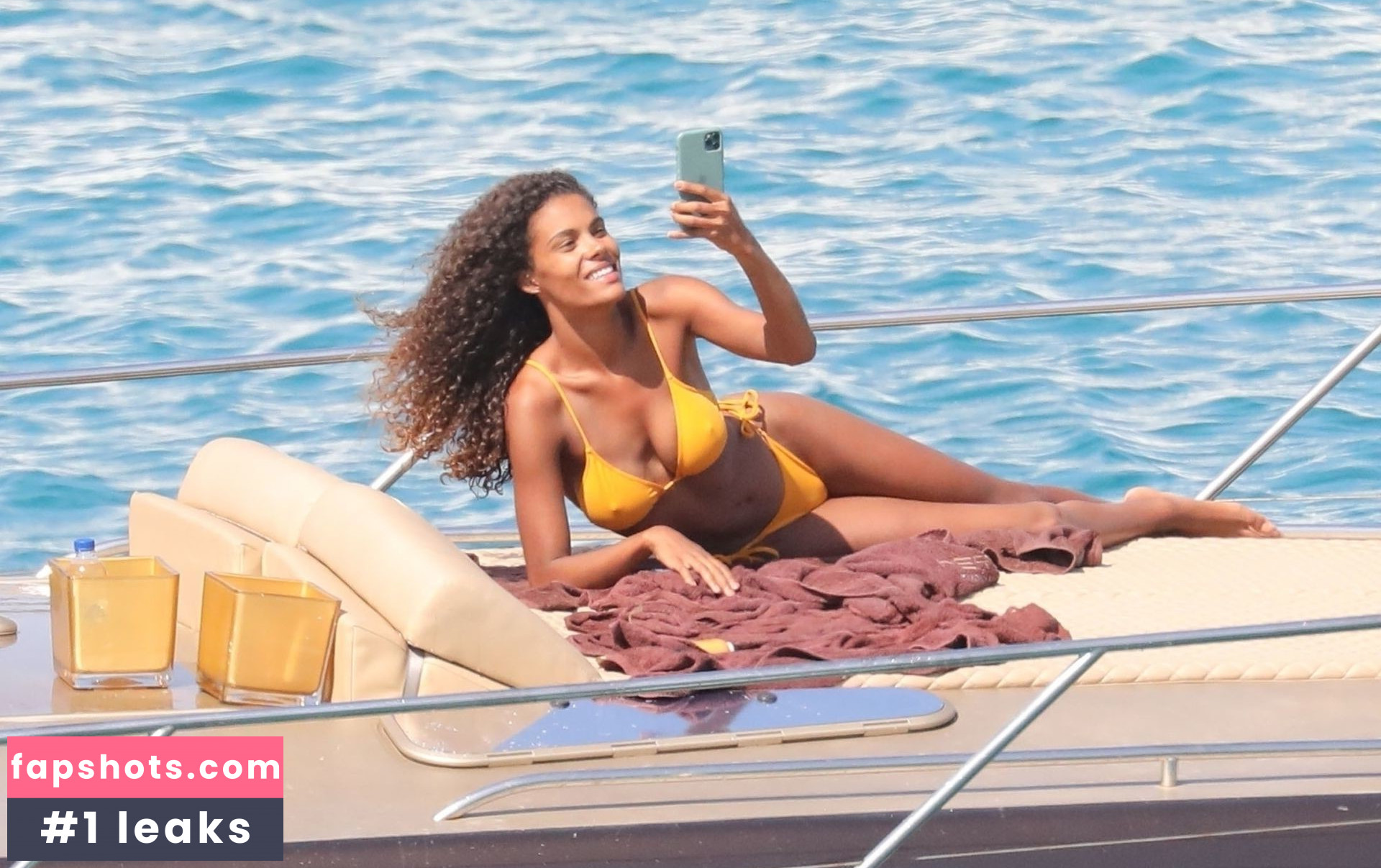 Tina Kunakey gallery photo #501