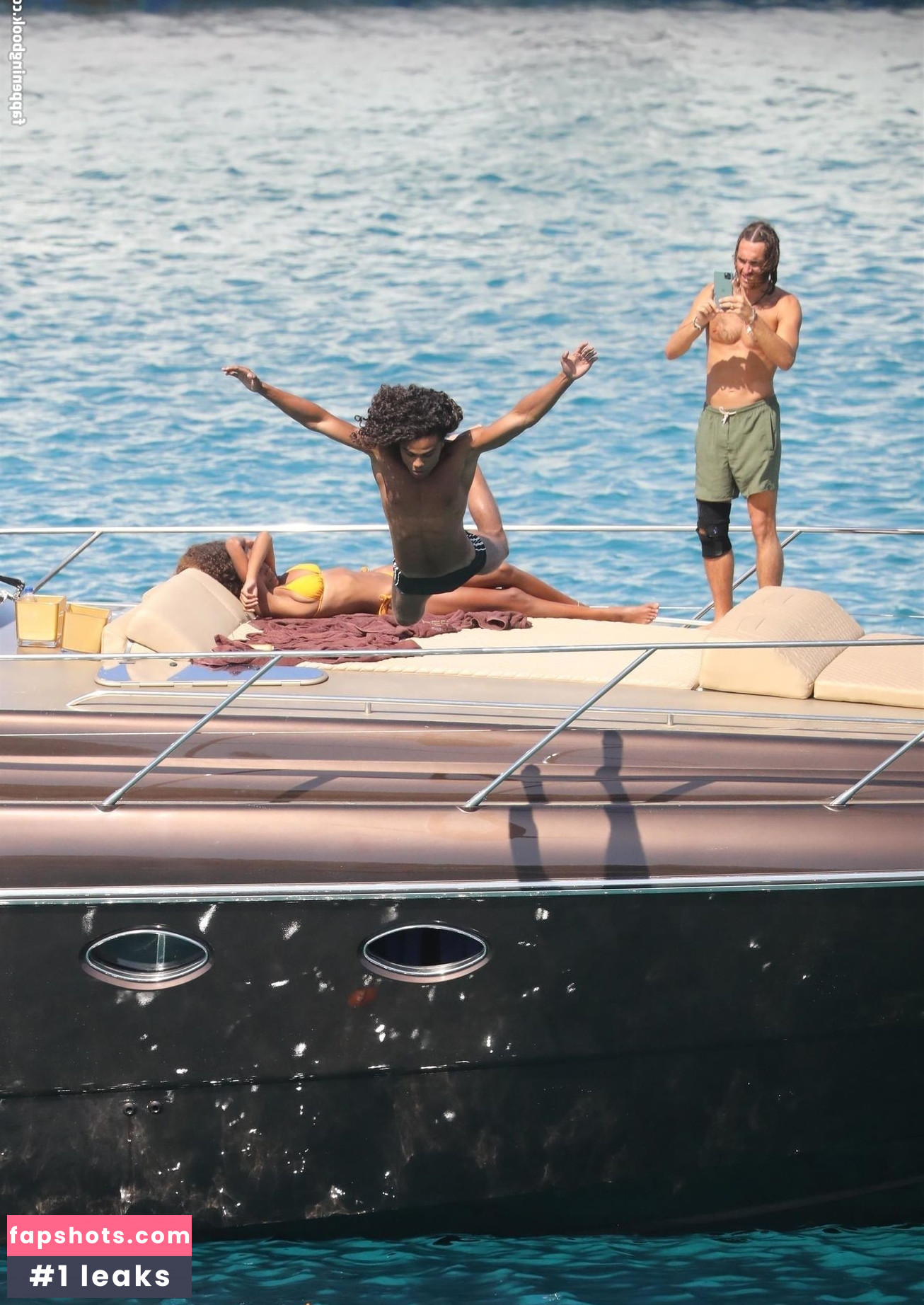 Tina Kunakey gallery photo #506