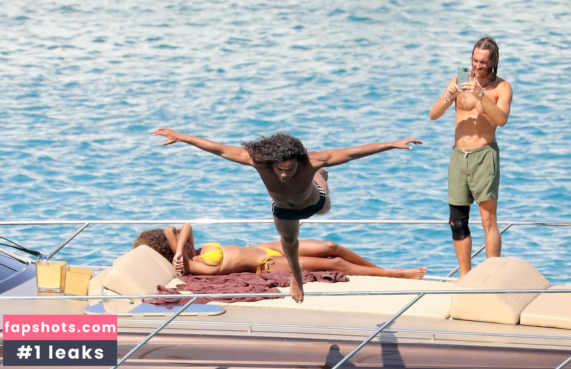 Tina Kunakey gallery photo #507