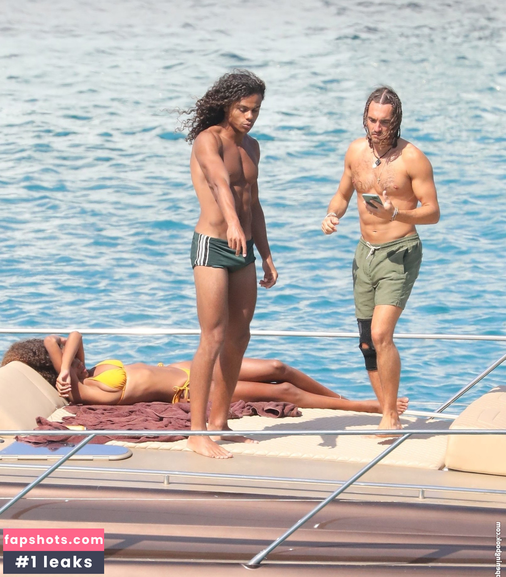 Tina Kunakey gallery photo #509