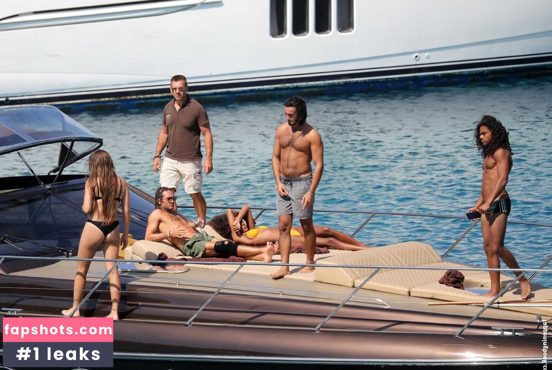 Tina Kunakey gallery photo #510