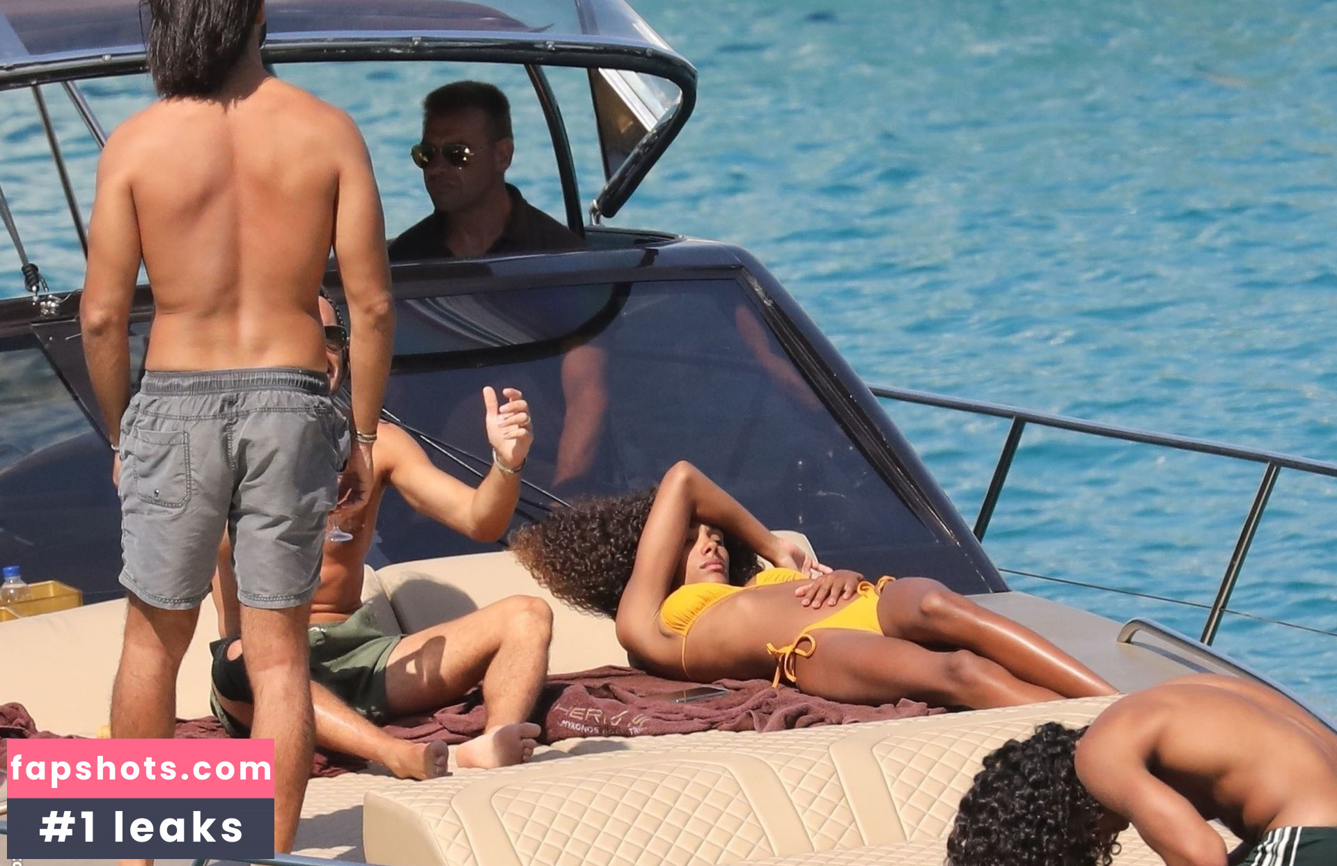 Tina Kunakey gallery photo #513