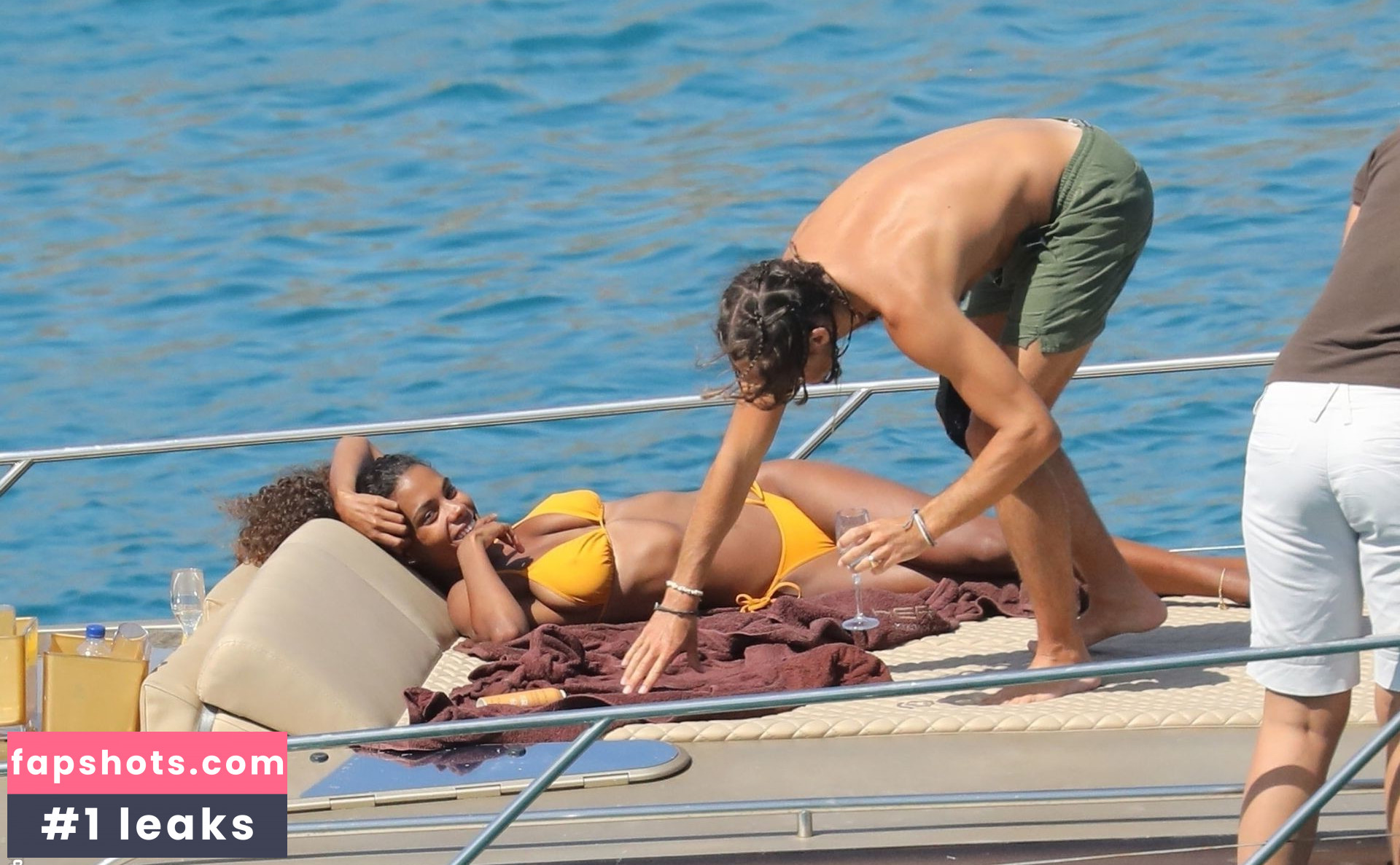 Tina Kunakey gallery photo #516