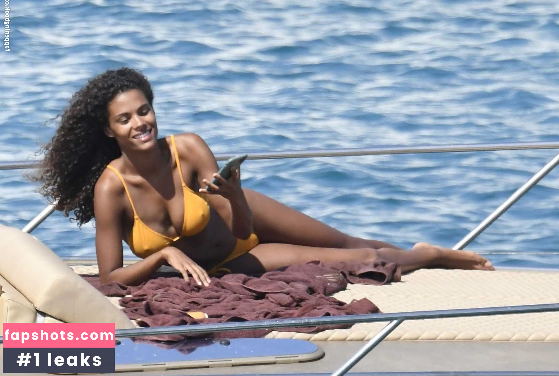 Tina Kunakey gallery photo #517