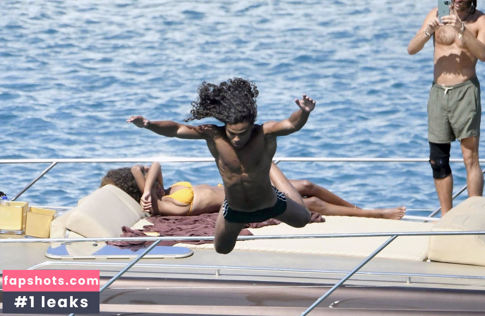 Tina Kunakey gallery photo #525