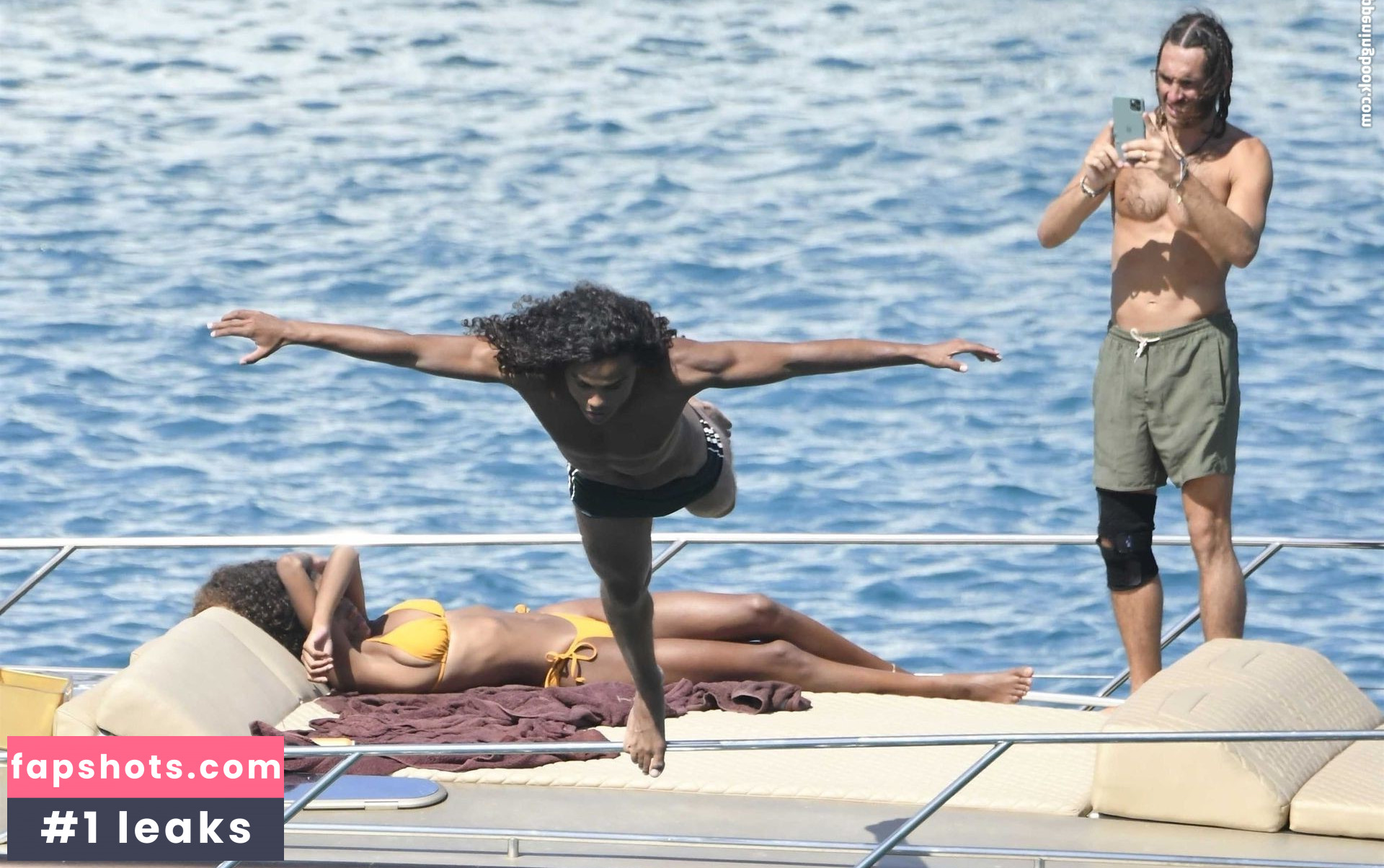 Tina Kunakey gallery photo #526