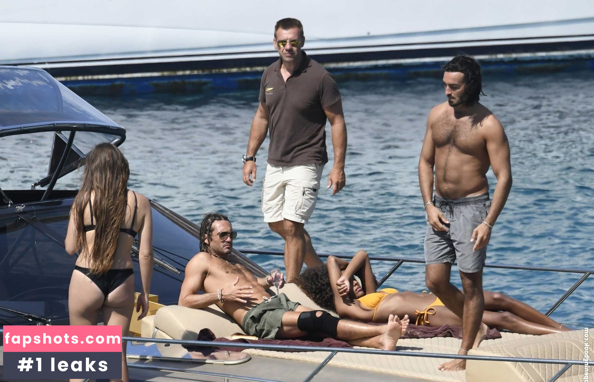 Tina Kunakey gallery photo #527