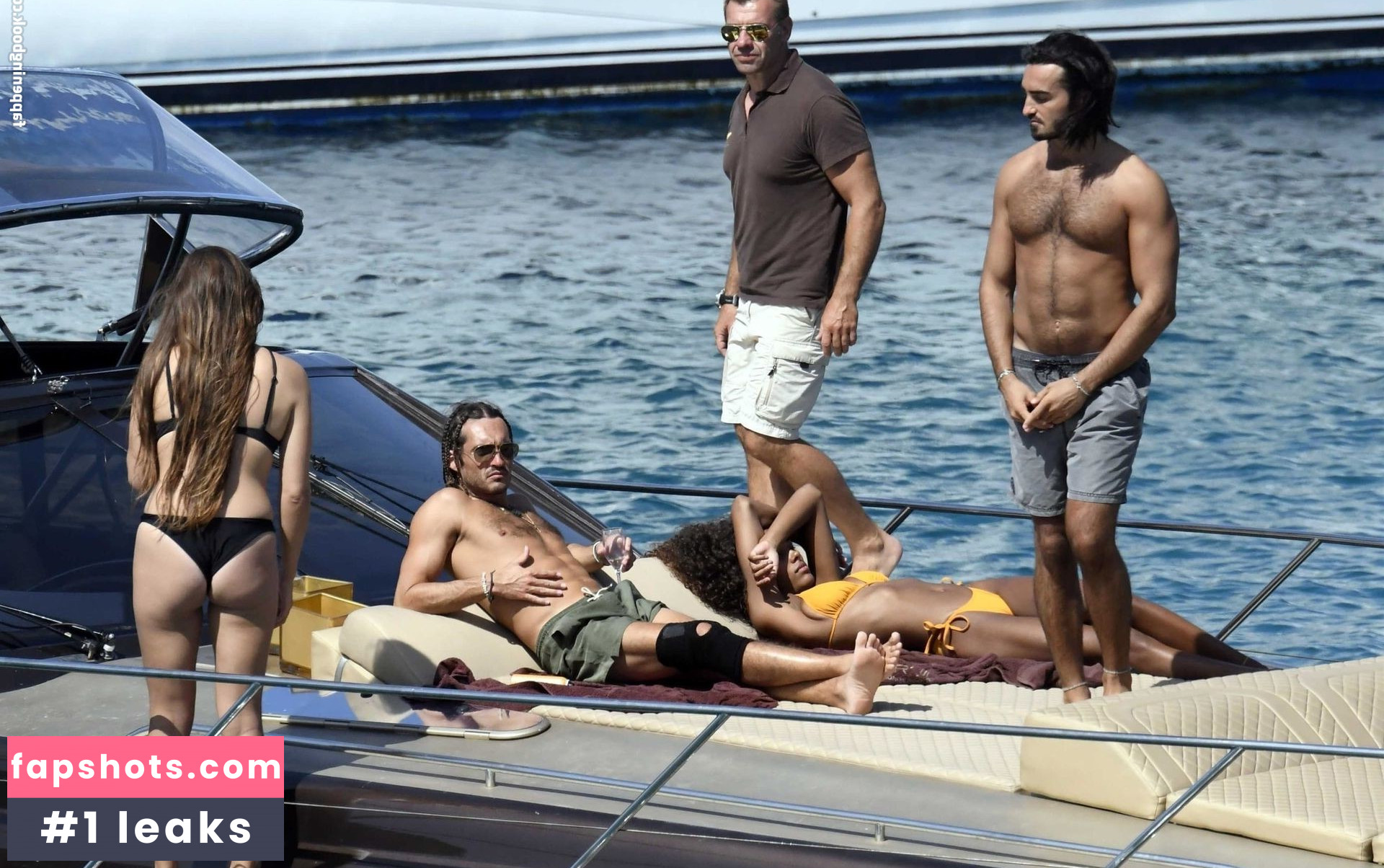 Tina Kunakey gallery photo #528