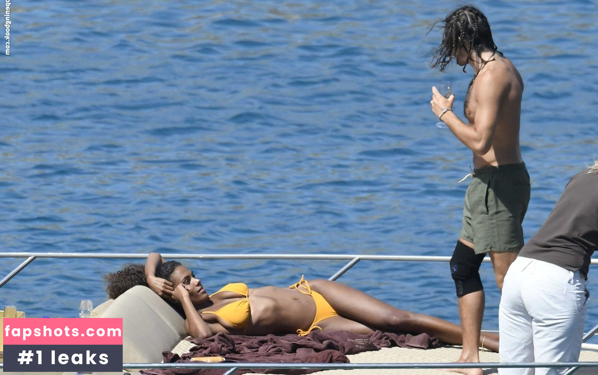 Tina Kunakey gallery photo #530