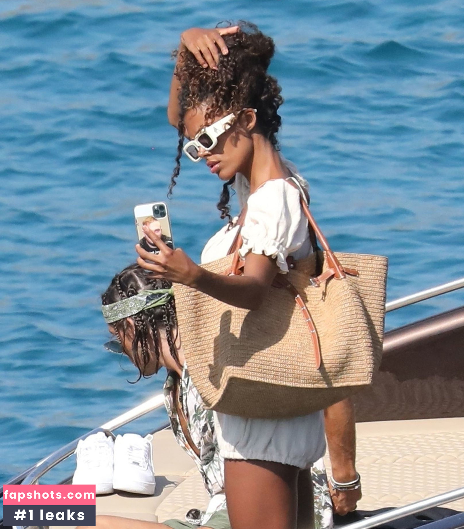 Tina Kunakey gallery photo #531