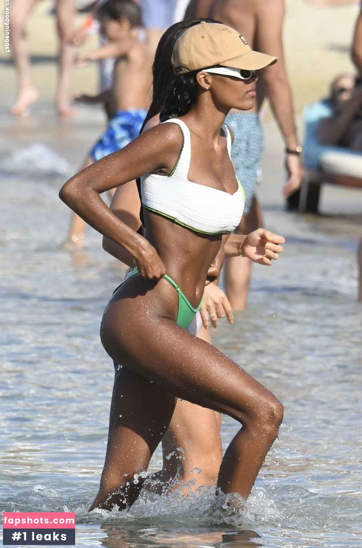 Tina Kunakey gallery photo #543