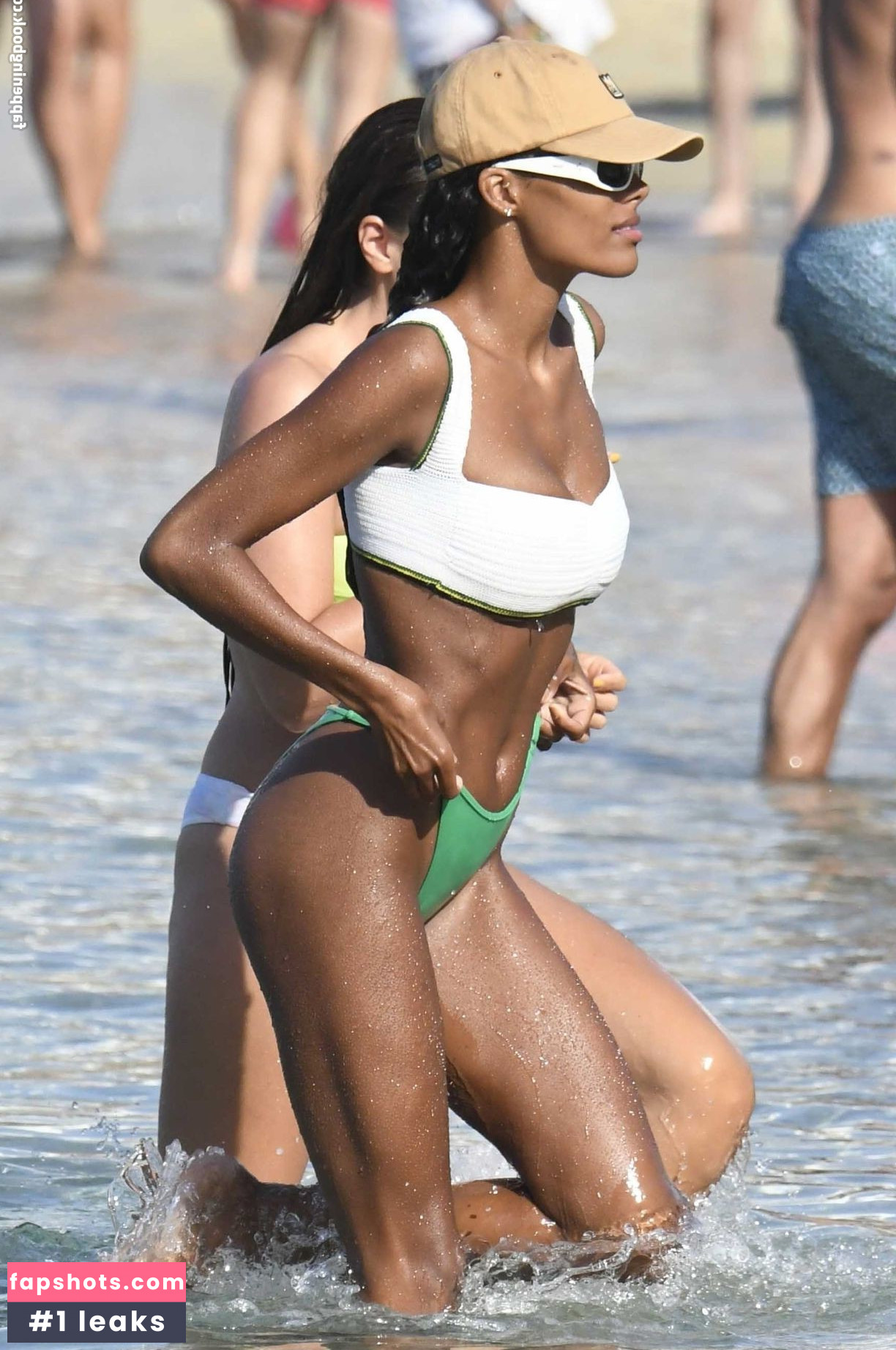 Tina Kunakey gallery photo #546