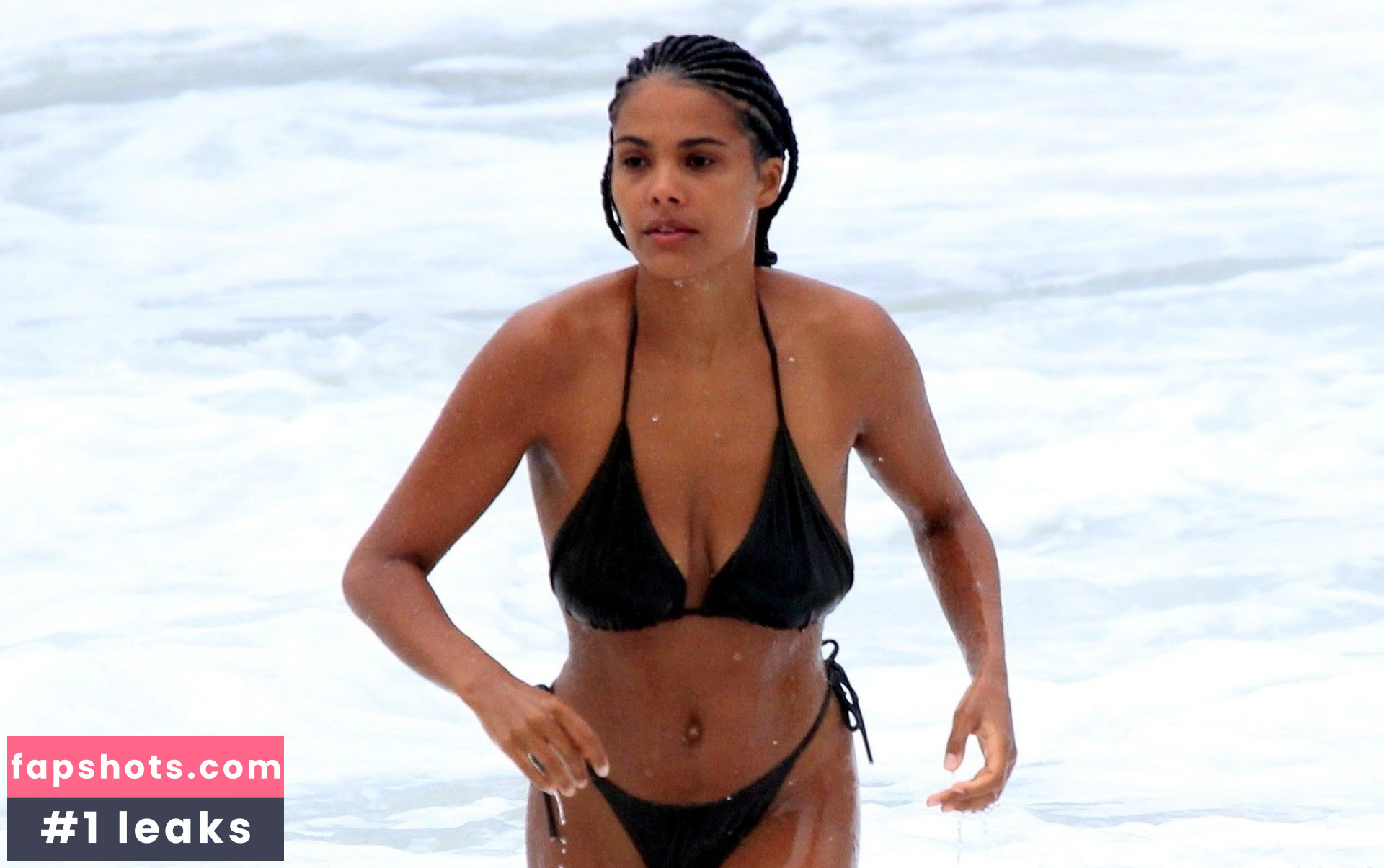 Tina Kunakey gallery photo #568