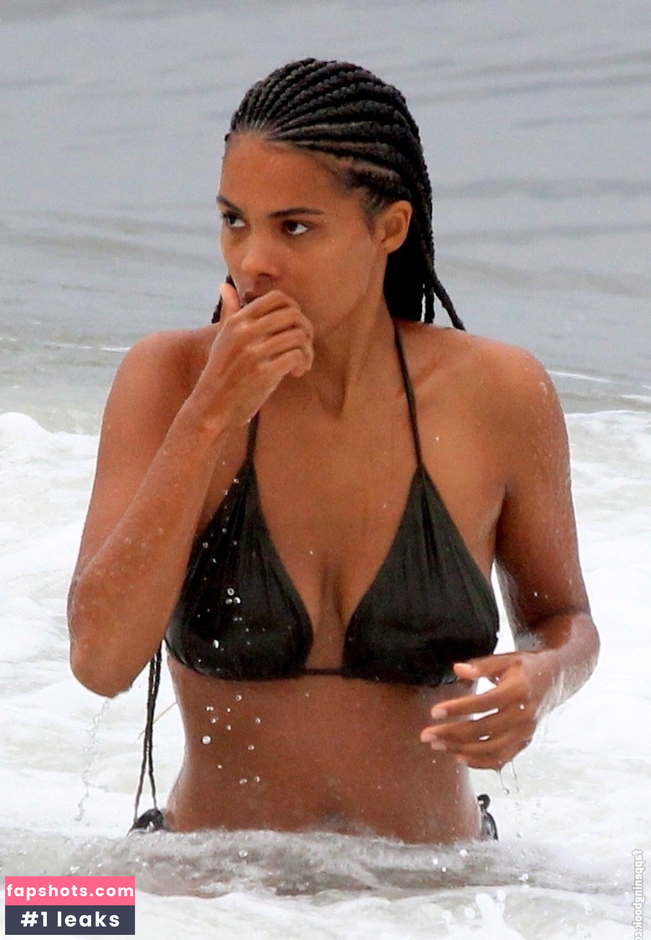 Tina Kunakey gallery photo #571