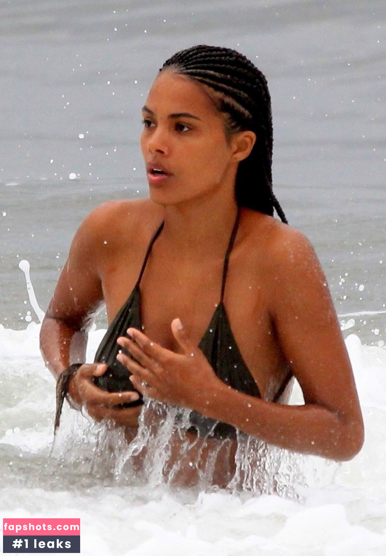 Tina Kunakey gallery photo #572